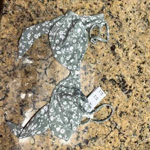🔥 	A&F Underwire Bikini Top